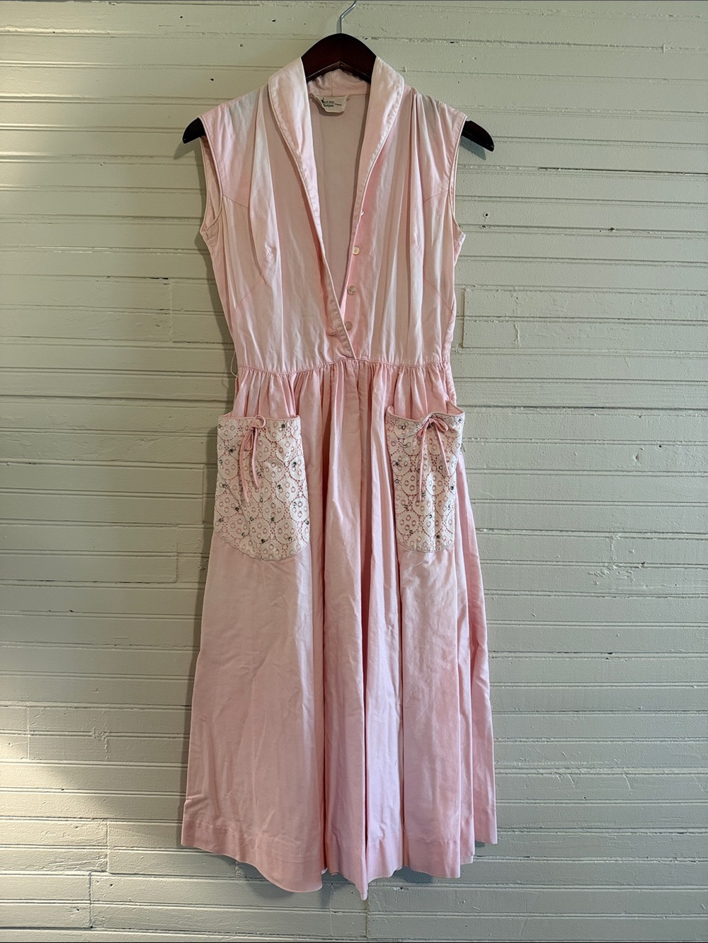 1950s Vintage Pink Sleeveless Dress with Embroidered Pockets.